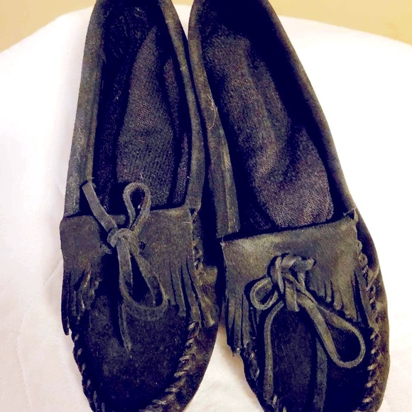 Minnetonka moccasin slippers in black, brand new, never worn! - Picture 2 of 5